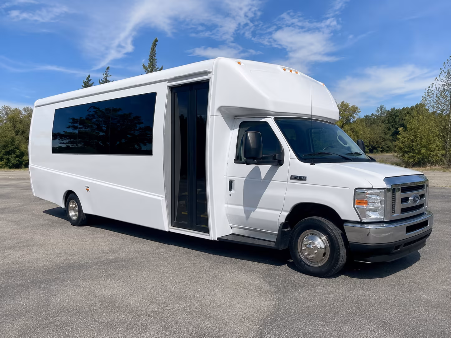 Ontario Birthday, Sweet 16, & Quinceañera Transportation party bus exterior