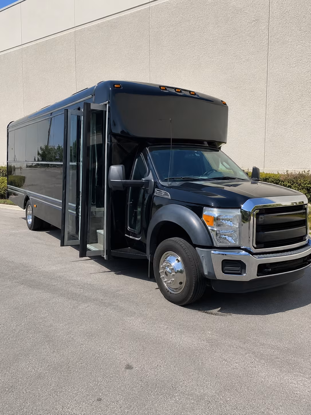 Ontario Winery Tour & Pub Crawl Transportation group transportation